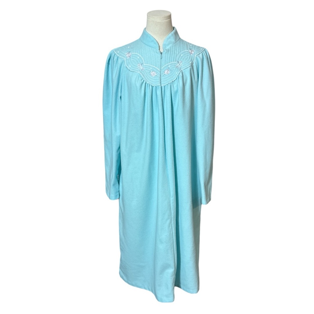 Vintage Amanda Stewart Light Blue‎ Embroidered night gown women’s size M